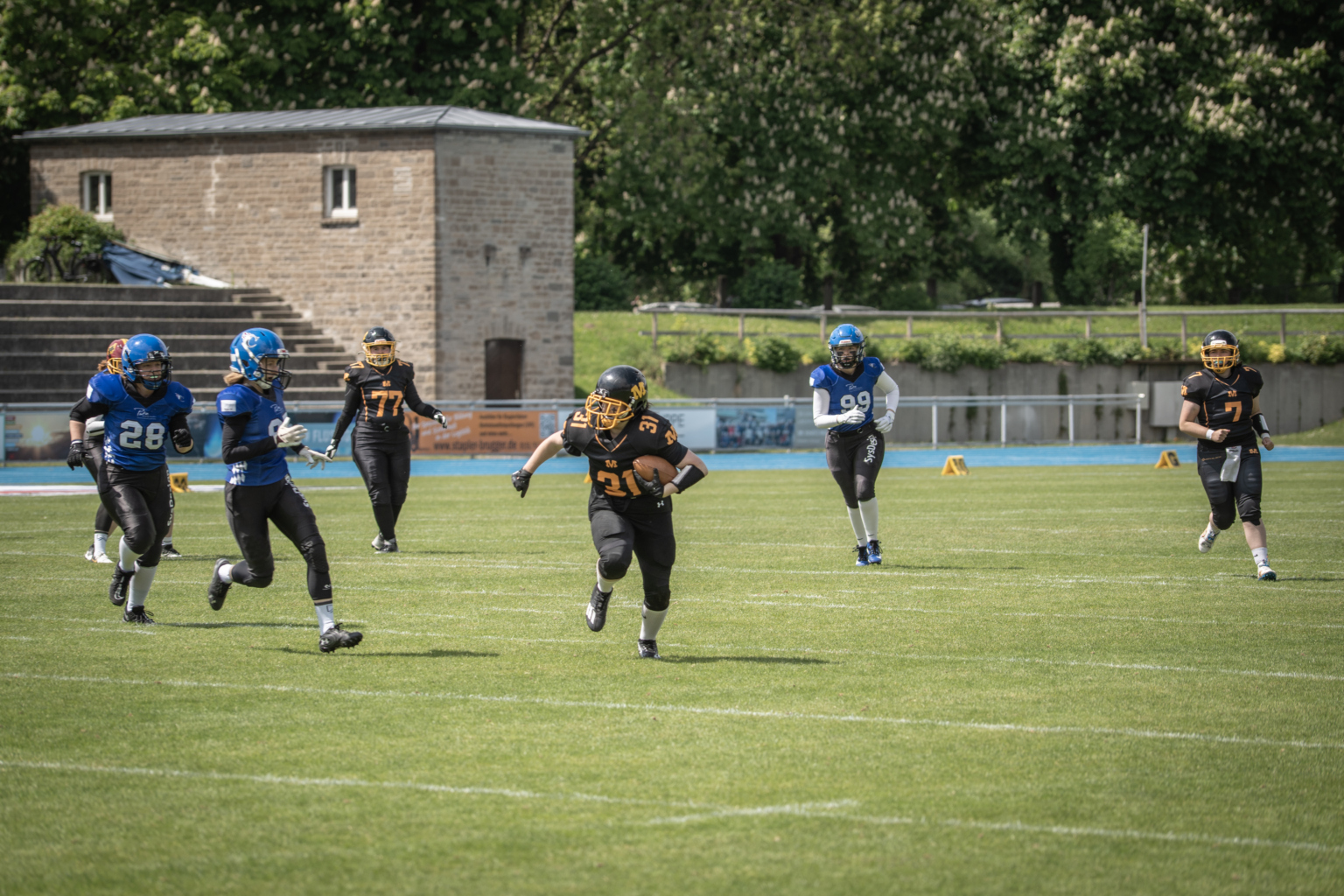 Adriana Bönisch eröffnet der ersten Drive mit einem Catch und 18 Yards Raumgewinn