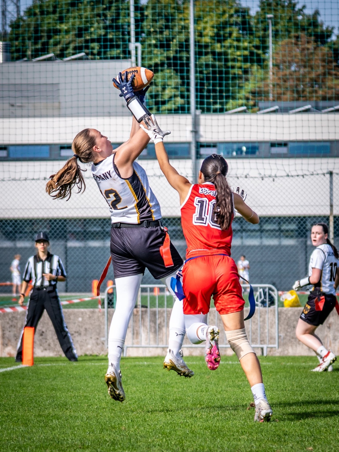 Munich Cowboys Spielerin Annabel Lieb holt Silber mit der deutschen U17 bei der Flag Football Europameisterschaft 2025 in Innsbruck.