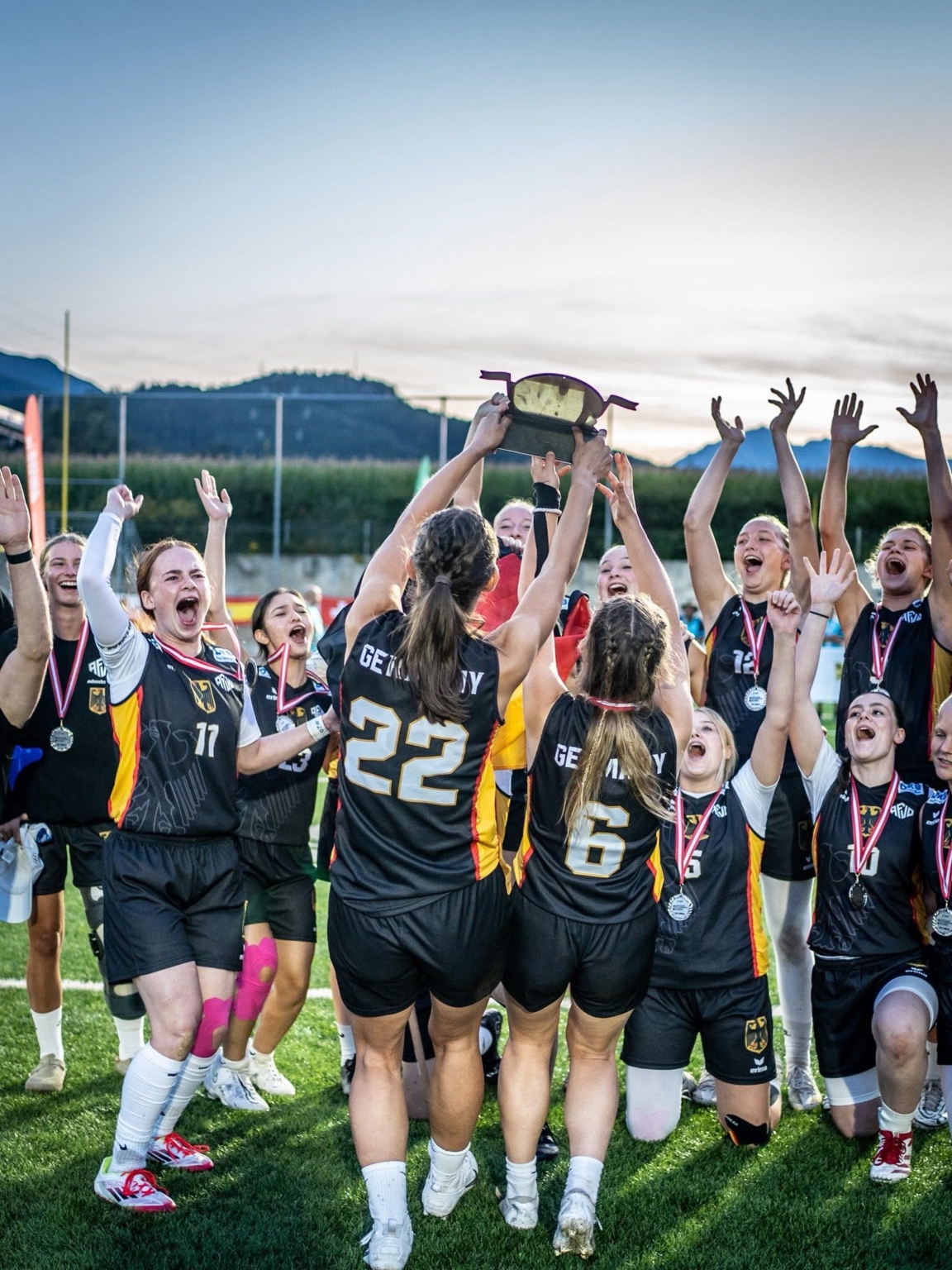 Munich Cowboys Spielerin Annabel Lieb holt Silber mit der deutschen U17 bei der Flag Football Europameisterschaft 2025 in Innsbruck.
