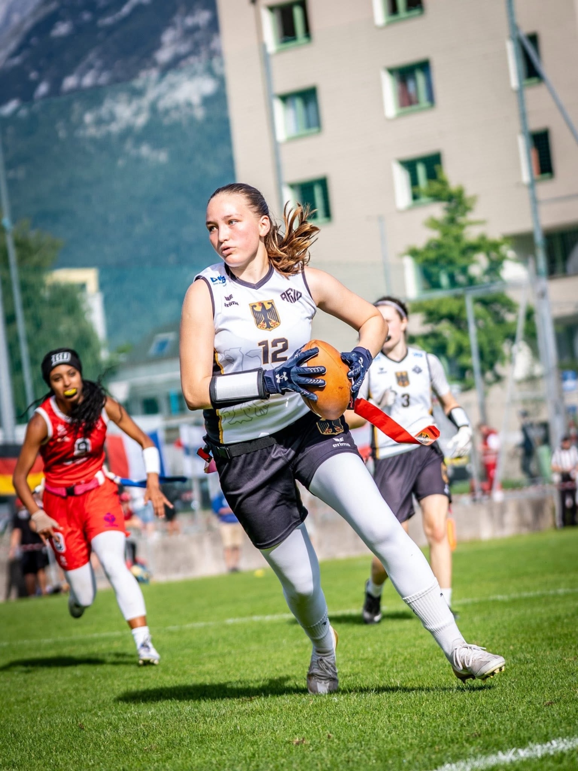 Munich Cowboys Spielerin Annabel Lieb holt Silber mit der deutschen U17 bei der Flag Football Europameisterschaft 2025 in Innsbruck.